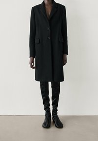 Massimo Dutti Klassinen takki - black