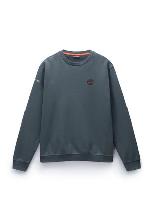 Ciemnoszary sweatshirt wykonany z gładkiego materiału, z okrągłym dekoltem, ściągaczami na rękawach oraz małą naszywką z logo na piersi.