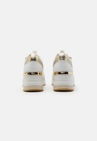 Tamaris Tenisice - white/gold