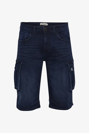 Temno modri jeans kratki hlače za tovor z več stranskimi žepi, zankami za pas in gumbom za zapiranje. Gladka tekstura in ravna zasnova.