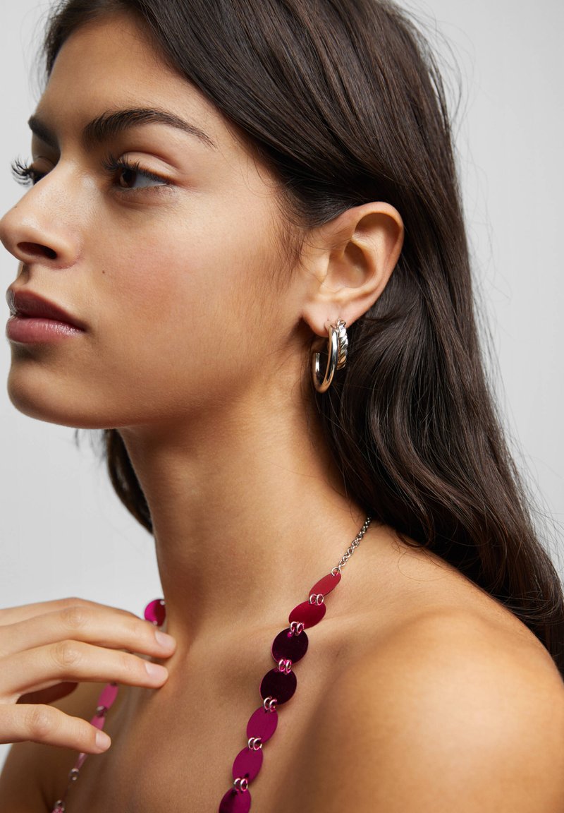 PULL&BEAR 6 PACK OF BASIC HOOP EARRINGS Oorbellen goldcoloured