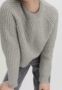 hessnatur Stickad tröja - grey