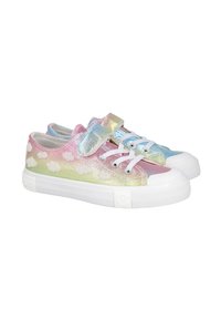 Zapatillas de colores con un degradado de rosa y azul pastel, con patrones de nubes, cierre de cordones y velcro, y suelas de goma blanca.