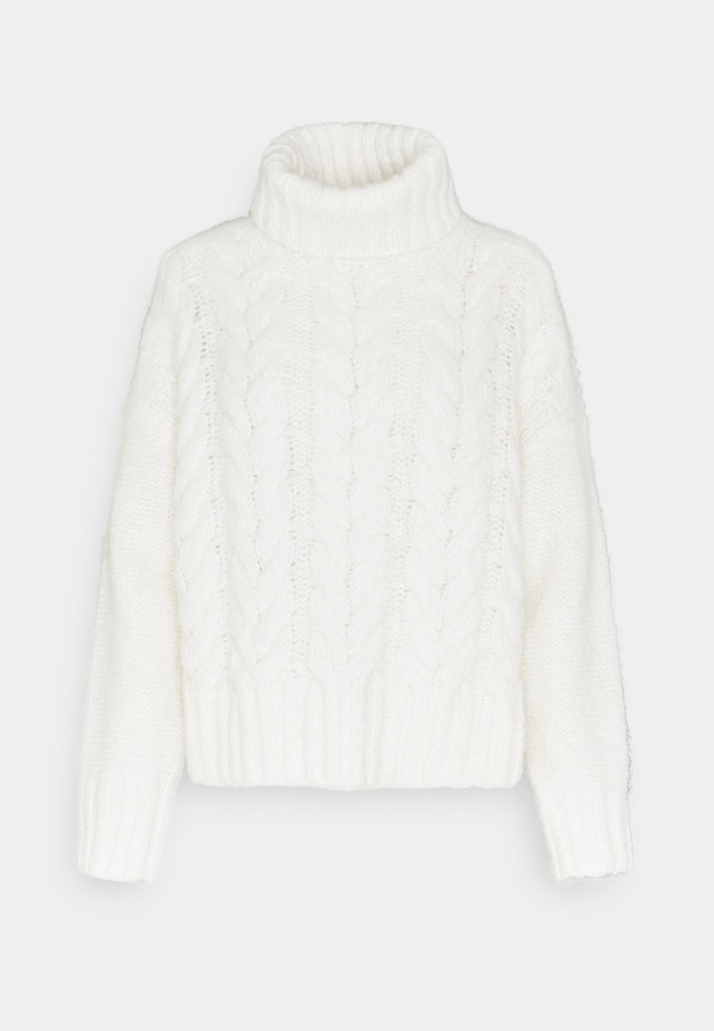 Pull à col roulé en maille torsadée blanche avec manches longues et poignets et ourlet côtelés, présenté sur un fond uni.