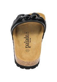 Infradito neri con accentuazione a catena, soletta in sughero e suola in gomma. Presenta una fascia liscia e lucida e una soletta dai toni neutri.