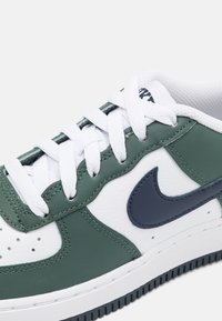 Nike Sportswear AIR FORCE UNISEX Trainers vintage green