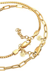 Guld-tonet kædehalssmykke med blandede linkdesigns, herunder en box kæde og forlængede led, med to lukkeanordninger og branding-tags.
