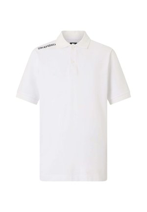 Polo bianco realizzato in cotone, con colletto, due bottoni e logo nero sulla spalla sinistra. Maniche corte con orlo dritto.