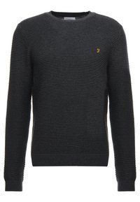 Donkergrijs gebreid sweater met een geribbelde textuur, ronde halslijn en lange mouwen. Heeft een klein gouden logo op de borst.