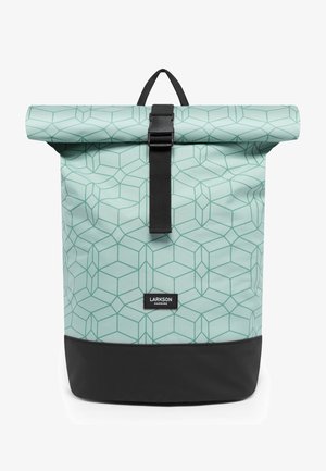 Menta zöld roll-top hátizsák geometriai mintával, fekete alappal és elülső csattal. Tartós anyagból készült, strukturált formájú.