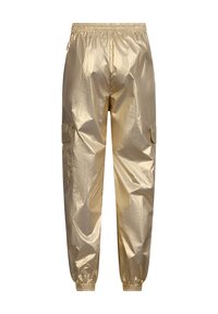 Gouden, elastische taillebandbroeken van glanzend, lichtgewicht materiaal. Voorzien van taps toelopende benen, geraffineerde manchetten en zijcargo zakken.