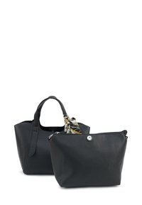 Zwarte leren tote bag met textuur en dubbele handvatten, versierd met een patroon sjaal. Inclusief een kleinere rits tas in bijpassend materiaal.