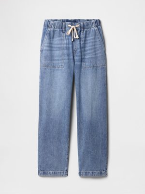 Ljusblå denimbyxor med elastisk midja och krämfärgad snörning, framfickor och rak passform på vit bakgrund.