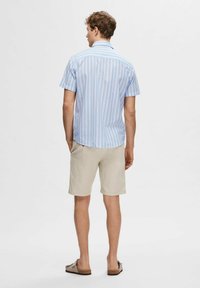 Selected Homme KURZÄRMELIG - Overhemd - cashmere blue