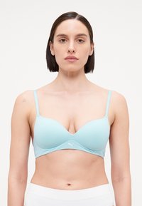 Puma WOMEN SOFT PADDED BRA - Grudnjaci za nošenje ispod majice kratkih rukava - mint