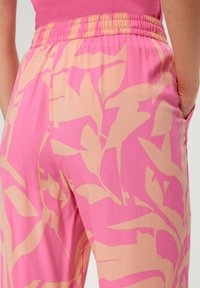 s.Oliver REGULAR - Jogginghose - pink