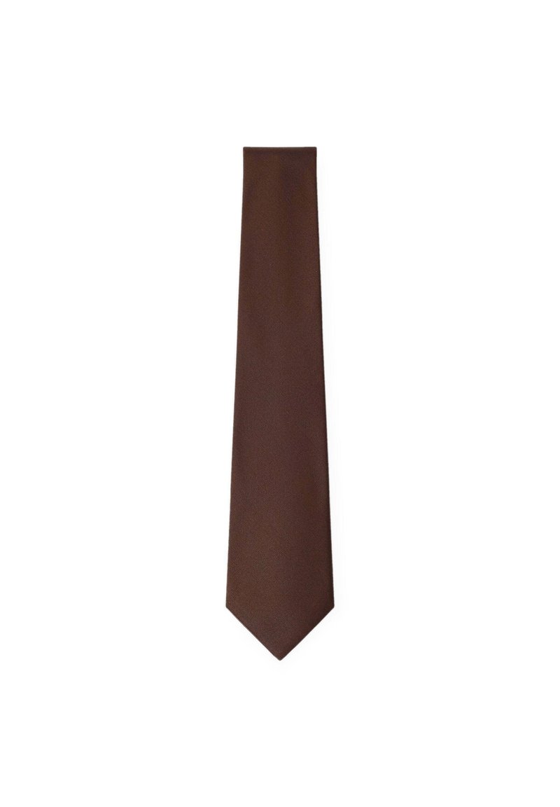 Cravate marron en tissu texturé, avec une pointe classique et une couleur unie sans motifs ni embellissements.