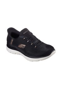 Scarpa nera in rete da indossare senza lacci, con lacci elastici e colletto imbottito. Presenta una suola in gomma bianca e un sottile accento di logo metallic.