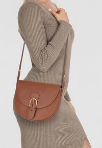 Fossil EVERLEIGH SCHULTER - Handtasche - braun