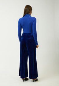 INFLUENCER HIGH-NECK BASIC - Maglione - royal