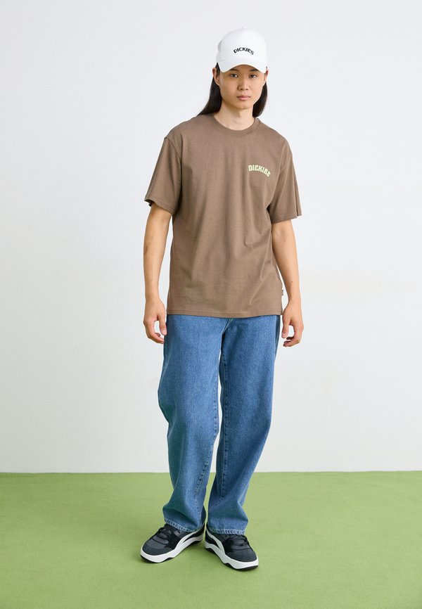 PONDEROSA PINES TEE - Print T-shirt - mushroom2