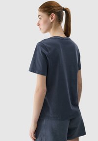 4F - T-shirt z nadrukiem