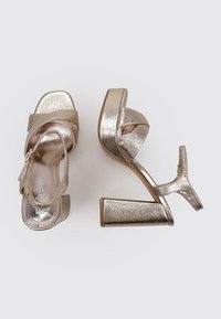Refresh Sandalias con plataforma - gold