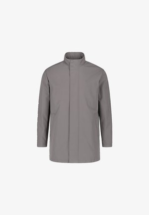 Impermeabile grigio chiaro con colletto alto, chiusura a scatto, maniche lunghe e tasche laterali. Texture liscia, design minimo e senza motivi visibili.