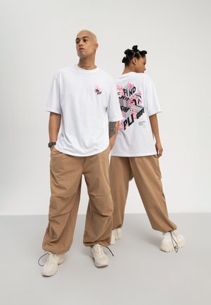 YOURTURN UNISEX - T-shirt estampada - white