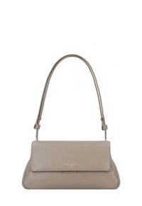 Bež kožna torba s strukturiranim dizajnom, uskim podesivim remenom, zlatnim metalik detaljima i kopčom za zatvaranje.