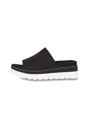 Sort slip-on platformsandal med bred øvre rem og tyk hvid gummisål med mønster for greb, vist i profil på hvid baggrund.