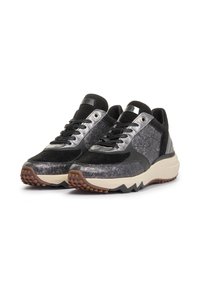 Sneakers sportivi con una tomaia in materiali misti di colore nero, argento e grigio, caratterizzati da una finitura testurizzata, suola testurizzata e design con lace-up.
