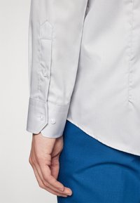 Kigili ADRIAN - Alkalmi ing - mid grey