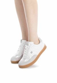 XTI Zapatillas - white