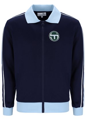Marineblaue Trainingsjacke mit einem hellblauen Kragen und Bündchen, seitlichen Reißverschlusstaschen und weißen Streifen an den Ärmeln. Logo-Patch auf der Brust.