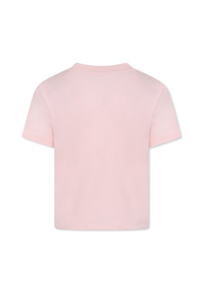 T-shirt à manches courtes, col rond, en coton rose pâle. Il présente un dos uni avec des coutures nettes et sans motifs ni designs visibles.