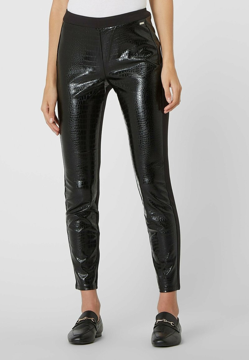 Armani Exchange Kalhoty - black