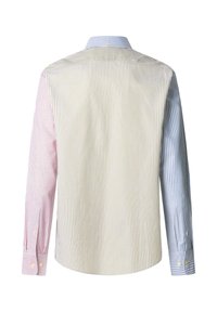 Chemise boutonnée à manches longues à rayures verticales, centre beige, manche gauche rose, manche droite bleue et col bleu vue de dos.