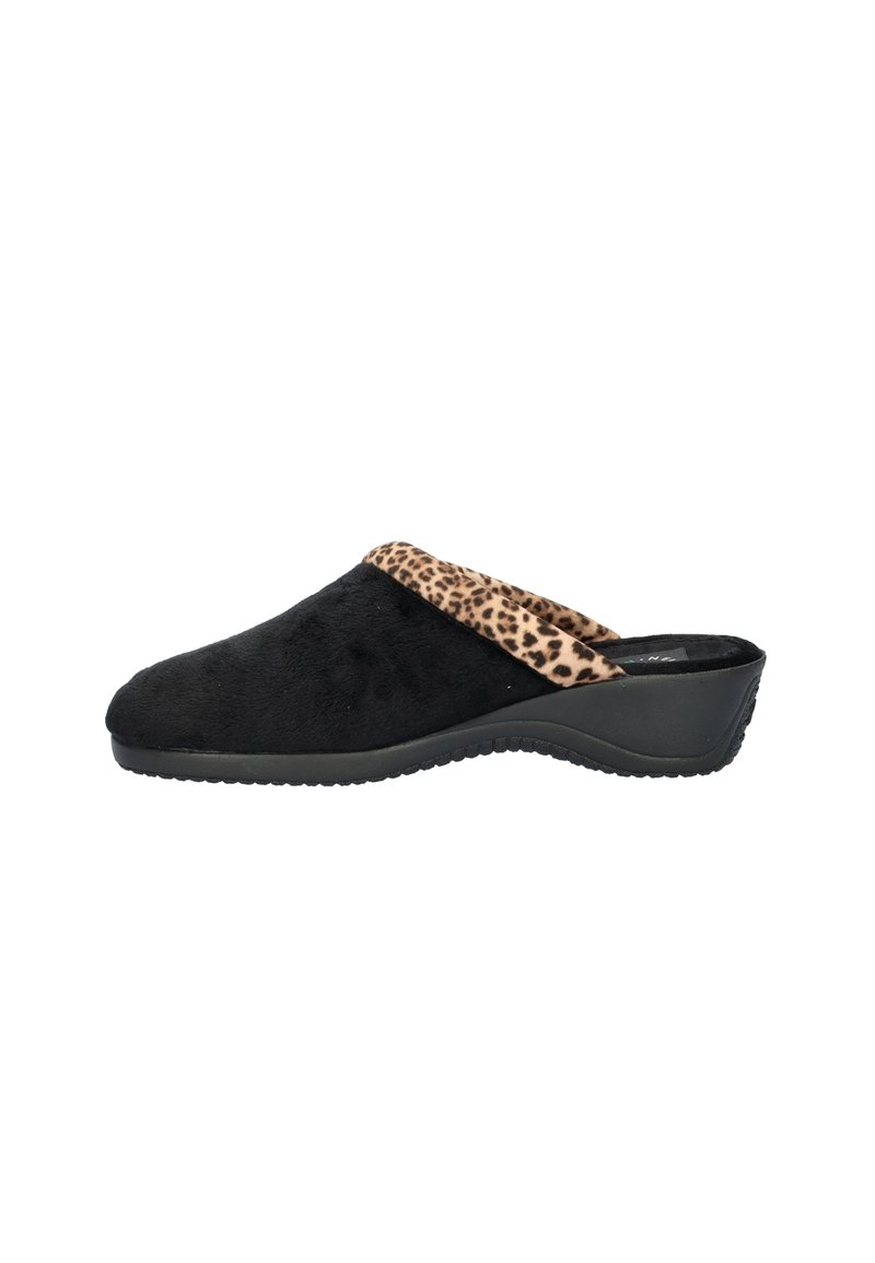 Schwarze Slipper-Clogs mit einem weichen, strukturierten Stoffobermaterial und einem Leopardenmusterakzent am Kragen. Verfügt über eine niedrige Wedge-Sohle.