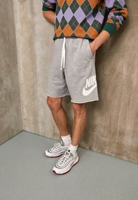 Nike Sportswear - M CLUB ALUMNI HBR FT  - Pantaloni sportivi - dark grey heather/white Immagine in miniatura 1