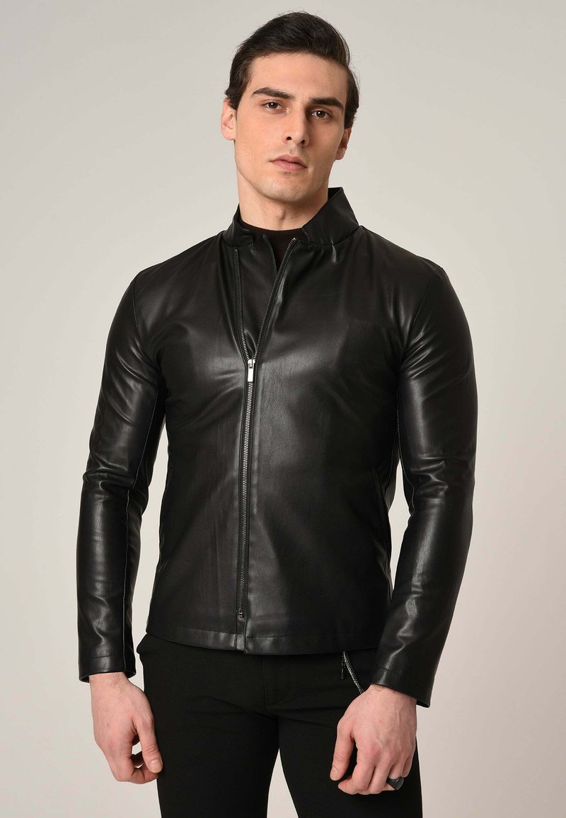 Southpole Giacca Uomo In Similpelle Imbottita – Bomber Nero Con Logo E Zip