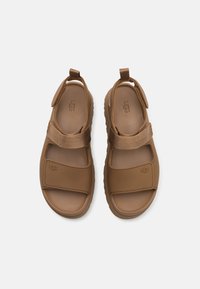 UGG GOLDENGLOW - Sandale s platformom - bison brown
