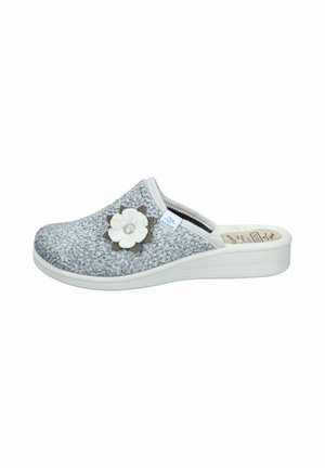 Comfortable, grey slipper with a textured, fuzzy upper, featuring a floral accent in white and beige, and a contrasting white sole.