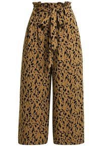 Pantaloni larghi marroni con un motivo a stampa animale nera, caratterizzati da una vita alta e un dettaglio con cintura annodata. Realizzati in un tessuto morbido e leggero.