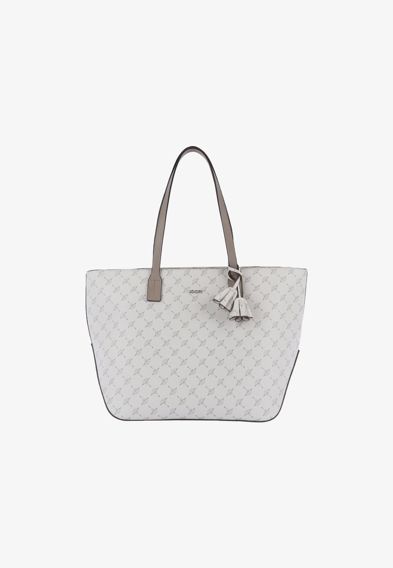 Sac fourre-tout en matériau texturé de couleur crème avec un motif subtil ; possède de longues poignées et des accents de pompons décoratifs.