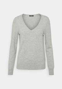 Suéter de pullover gris claro con cuello en V, mangas largas y puños de canalé. Textura suave, diseño simple, sin patrones o adornos visibles.