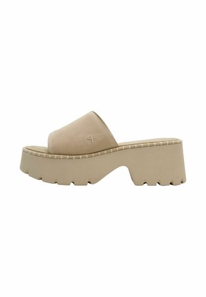 Beige platformsandaler med en bred, glat rem, tekstureret sål og en tyk, støbt bund med bølgemønster.