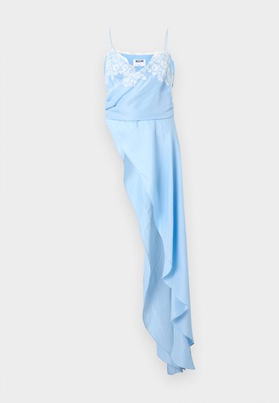 Ανοιχτό μπλε ασύμμετρο φόρεμα με λεπτές τιράντες και λευκή δαντέλα στο μπούστο, με πλισσέ, ρέοντα φούστα.