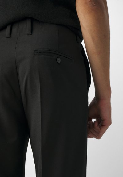 Filippa K BOOTCUT TROUSERS - Stoffhose - black