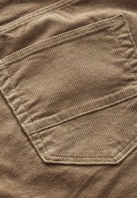 Next 5 POCKET STRAIGHT TROUSERS REGULAR FIT - Nohavice - stone